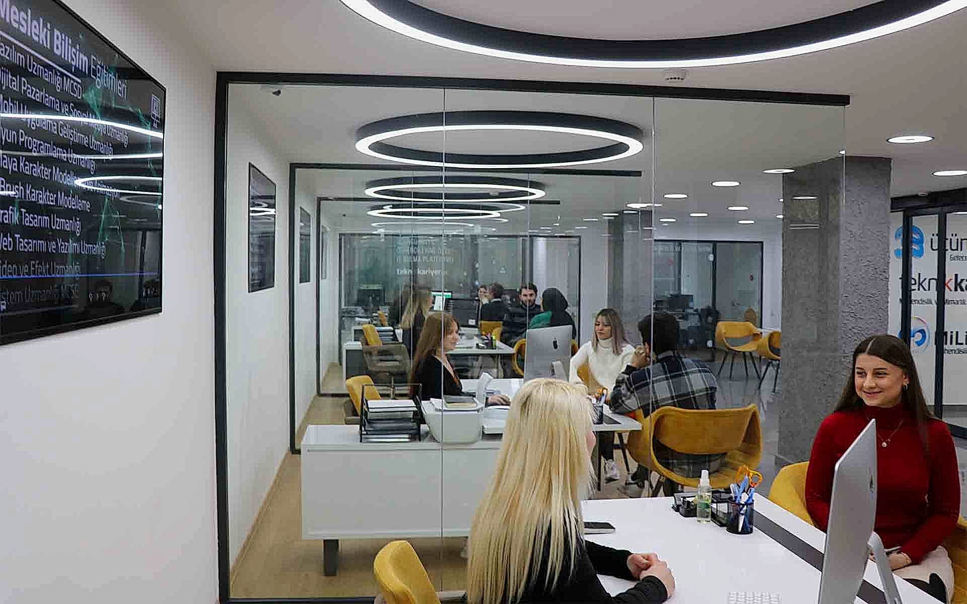 Makine Akademi Kurumumuzdan Görüntüler